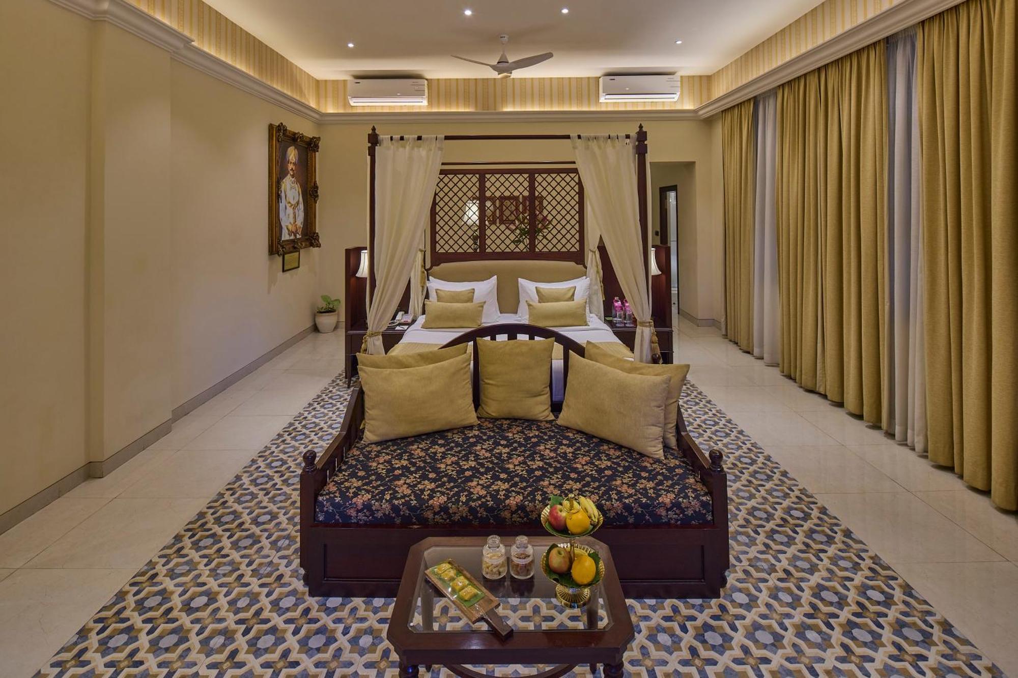 รอยัล ออร์คิด เมโทรโพล ไมซอร์ Hotel ภายนอก รูปภาพ