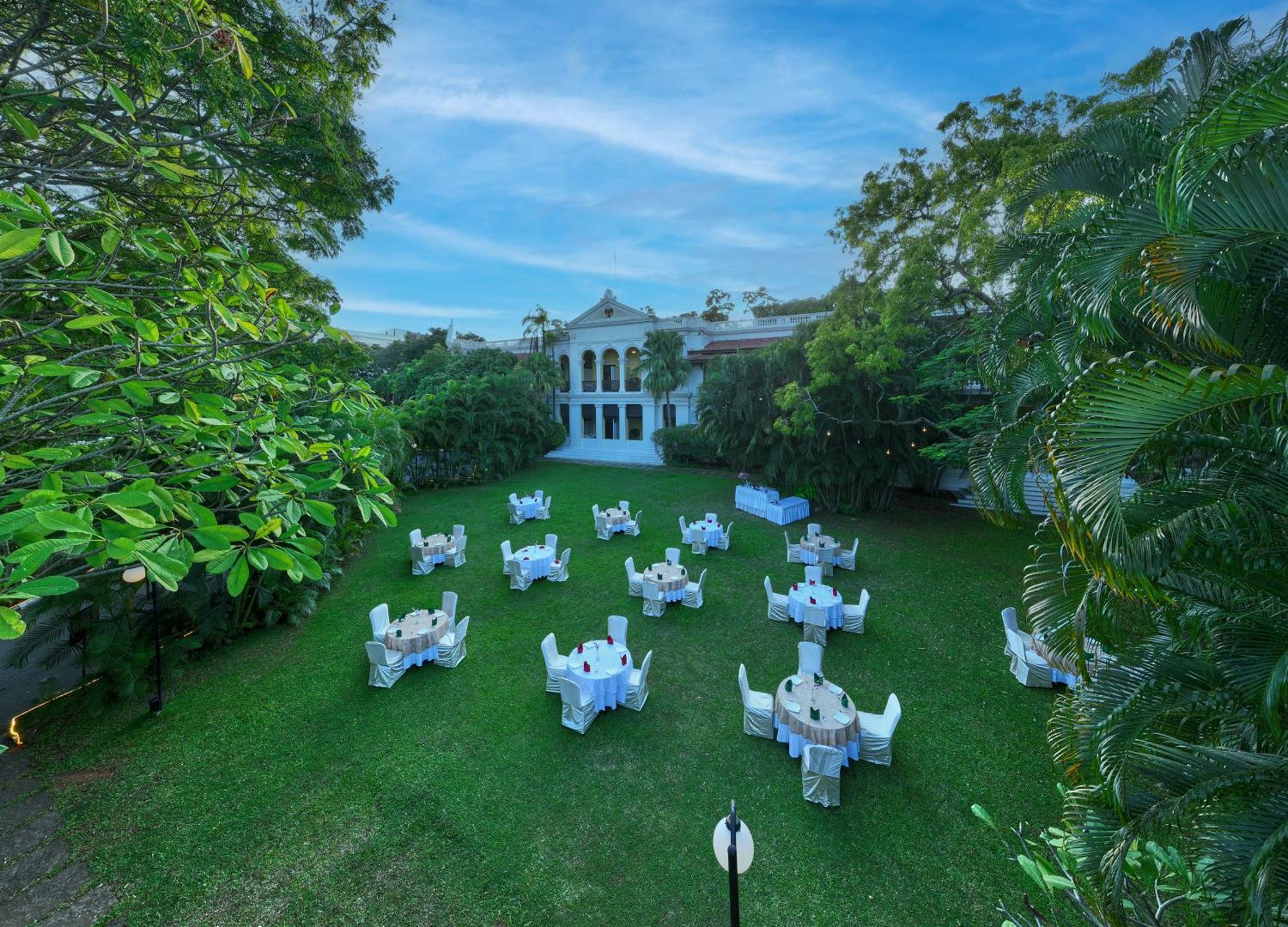 รอยัล ออร์คิด เมโทรโพล ไมซอร์ Hotel ภายนอก รูปภาพ