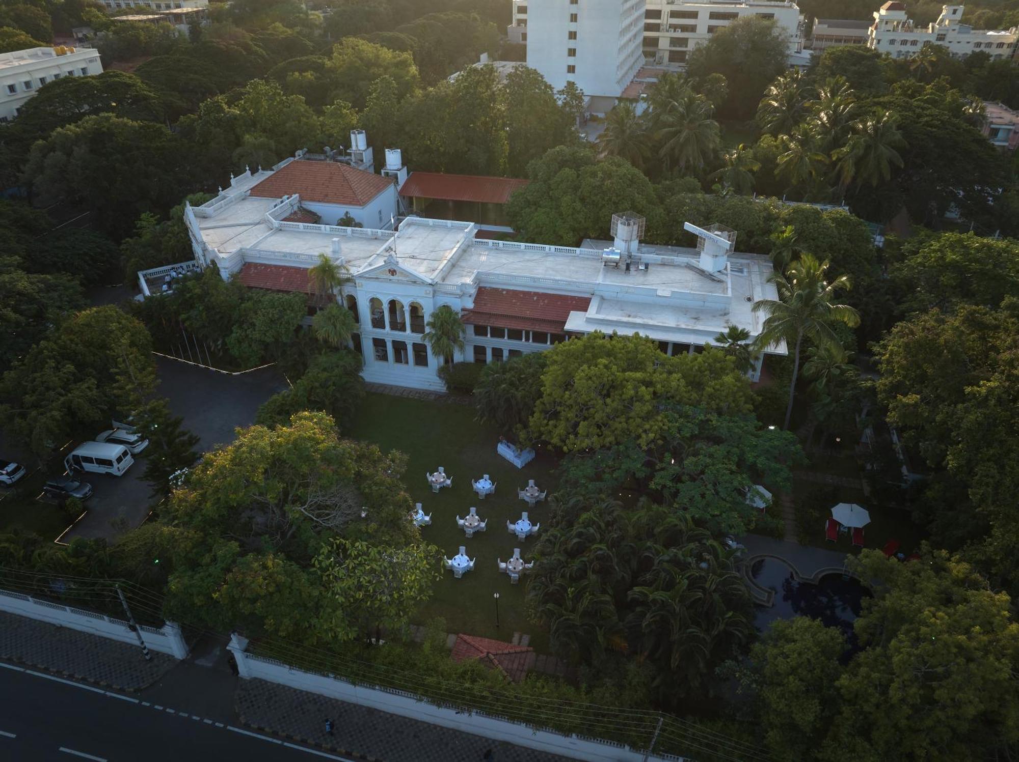 รอยัล ออร์คิด เมโทรโพล ไมซอร์ Hotel ภายนอก รูปภาพ